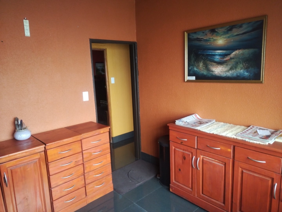 7 Bedroom Property for Sale in Brackenfell Central Western Cape